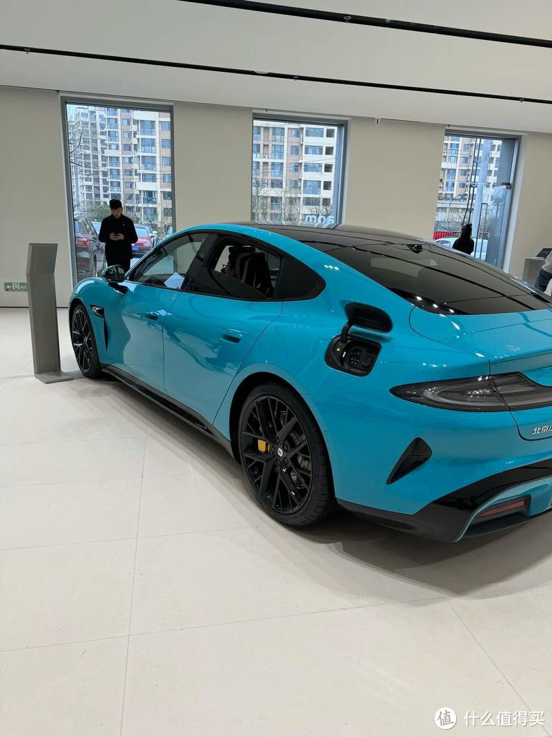 新能源汽车VS燃油汽车:你会选择哪一种?