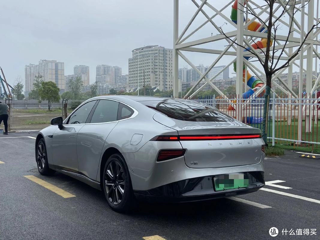 小鹏P7,新能源汽车界的黑马?