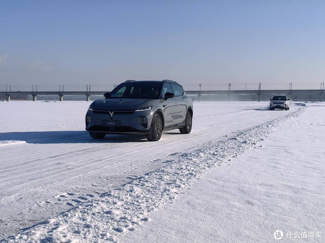 岚图知音冰雪试驾,后驱新能源车玩赛道能稳吗?